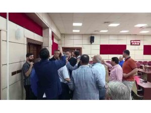 YÜREĞİR BELEDİYE MECLİSİ’NDE "SATILIK" TARTIŞMASI: CHP’Lİ İKİ MECLİS ÜYESİ BİRBİRİNE GİRDİ