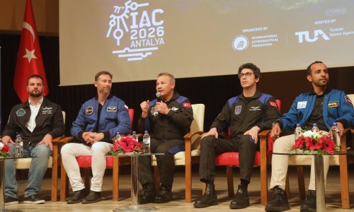 ASTRONOTLAR ÜNİVERSİTELİ GENÇLERLE BULUŞTU