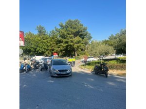 ANTALYA’DA MOTOSİKLET İLE OTOMOBİL ÇARPIŞTI: 1 YARALI