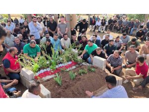 TATİL DÖNÜŞÜ BATAN GEMİDE HAYATINI KAYBEDEN 6 VE 12 YAŞINDAKİ KARDEŞLER YAN YANA DEFNEDİLDİ