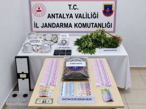 EVİNİN UYUŞTURUCU İMALATHANESİNE ÇEVİREN ŞÜPHELİ GÖZALTINA ALINDI