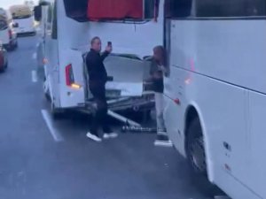 MİDİBÜS İLE 2 OTOBÜS ÇARPIŞTI