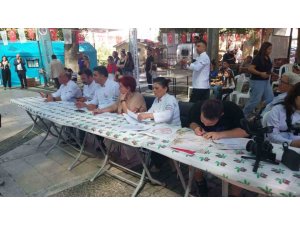 FESTİVALDE EN İYİ ZEYTİNYAĞLI YEMEK İÇİN YARIŞTILAR