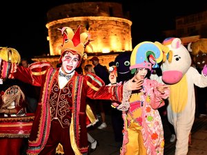 KALEİÇİ OLD TOWN FESTİVALİ'NDE KARNAVAL HAVASI