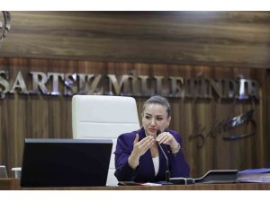 BÜŞRA ÖZDEMİR’DEN AK PARTİ’YE GEÇECEĞİ İDDİALARINA YANIT: "BİRAZ DAHA NEZAKETLİ DAVRANMALARINI RİCA EDİYORUM"
