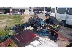 YANAN ARACI SÖNDÜREN İTFAİYENİN SUYU, TÜRK BAYRAĞI İÇİN AKTI