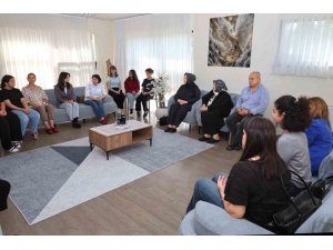 KIZ ÇOCUKLARI GELECEK HAYALLERİNİ KADIN SANAYİCİLERLE PAYLAŞTI