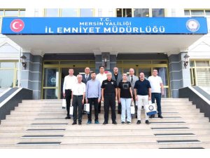 MERSİN’DE GÖREVİNİ TAMAMLAYAN POLİSLER EMEKLİLİĞE UĞURLANDI