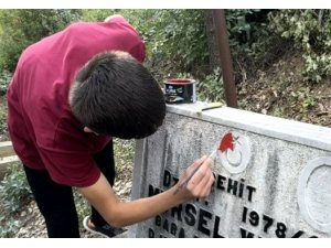 FEKE’DE ÖĞRENCİLERDEN ŞEHİT KABİRLERİNE VEFA