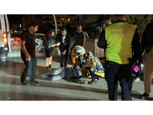 GAZİPAŞA’DA ALKOLLÜ MOTOSİKLET SÜRÜCÜSÜ OTOMOBİLE ÇARPTI