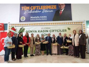 ERDEMLİ ‘DE ÖZEL PROGRAMLA KADIN ÇİFTÇİLER MİSAFİR EDİLDİ