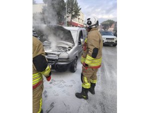 YAYLADAĞI’NDA HAFİF TİCARİ ARAÇTA YANGIN ÇIKTI