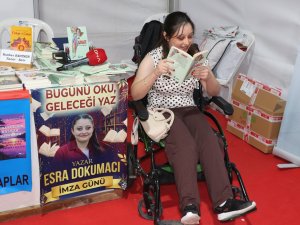 HAYAT HİKAYESİNİ 'UMUT' TA ANLATTI