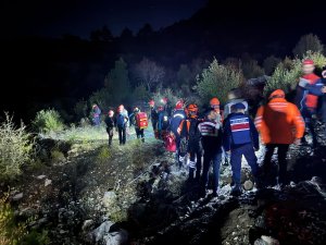 İHH GÖNÜLLÜ EKİBİ ISPARTA'DA KANYONDA KAYBOLDU:1 ÖLÜ 13 KAYIP