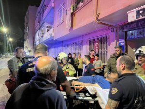 DUMANLARIN SARDIĞI EVDEN YATALAK HASTAYI İTFAİYE KURTARDI