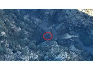 YAZILI KANYON’DA MAHSUR KALIP KURTARILAN 3 GÖNÜLLÜNÜN TESPİT EDİLME ANI DRON KAMERASINA YANSIDI