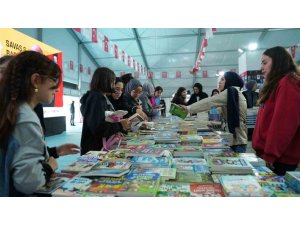 KAHRAMANMARAŞ KİTAP FUARI ÖĞRENCİLERLE RENKLENİYOR