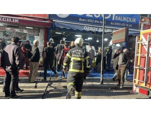 BALIKÇININ BACASINDA YANGIN ÇIKTI, TEZGAHTA SATIŞLAR DURMADI