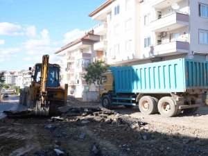 PAYALLAR’A 3,5 KİLOMETRELİK SICAK ASFALT ÇALIŞMASI