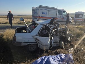 OTOMOBİLLER KAFA KAFAYA ÇARPIŞTI: 4 ÖLÜ 4 YARALI