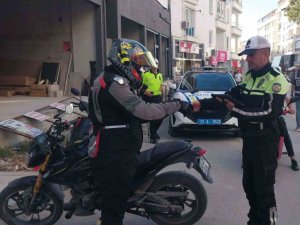 MUT’TA POLİS EKİPLERİ KURAL TANIMAYAN SÜRÜCÜLERE GÖZ AÇTIRMIYOR