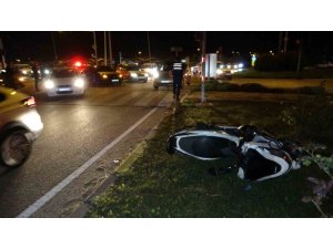 MANAVGAT’TA OTOMOBİL İLE MOTOSİKLET ÇARPIŞTI: 2 YARALI