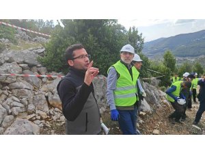 KİLOSU 3 LİRADAN TOPLANIYOR, İŞLENİNCE 10 BİN LİRA OLUYOR: ANDIRIN’DA ’YEŞİL ALTIN’ DEFNE HAMLESİ