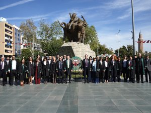 ANTALYA BAROSU'NDA YENİ DÖNEM, ATATÜRK ANITI'NA ÇELENKLE BAŞLADI