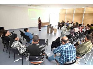 ENGELSİZ YAŞAM MERKEZİNDE AİLELERE GÜVENLİ İNTERNET EĞİTİMİ