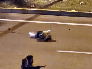 MOTOSİKLET YAYAYA ÇARTTI: 1 ÖLÜ, 1 YARALI