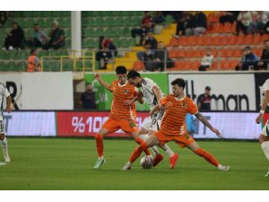 TRENDYOL SÜPER LİG: CORENDON ALANYASPOR: 0 - KOCAELİSPOR: 2 (İLK YARI)