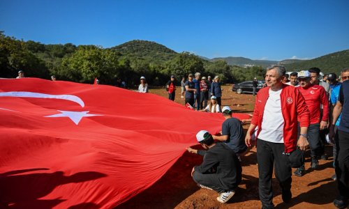 KAHRAMANLAR, KAŞ'TA DÜZENLENEN YÜRÜYÜŞLE ANILDI