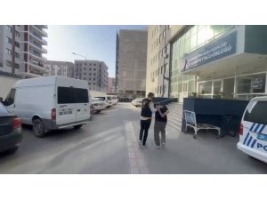 İSKENDERUN’DA 33 YIL HAPİS CEZASIYLA ARANAN HÜKÜMLÜ YAKALANDI