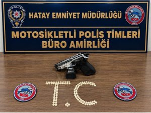 ANTAKYA’DA 119 UYUŞTURUCU HAP VE KURUSIKI TABANCA ELE GEÇİRİLDİ