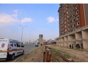 KAHRAMANMARAŞ’TA İNŞAAT ÖNÜNDE ERKEK CESEDİ BULUNDU