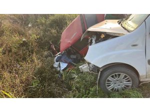 TARSUS’TA OTOMOBİL İLE HAFİF TİCARİ ARAÇ ÇARPIŞTI: 1 ÖLÜ