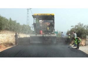 AKDENİZ BELEDİYESİ İLÇENİN DÖRT BİR YANINDA ASFALT ÇALIŞMALARINI SÜRDÜRÜYOR