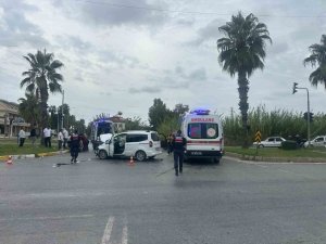 MANAVGAT’TA TRAFİK KAZASI:3 YARALI