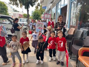 BOZYAZI’DA MİNİKLERDEN CUMHURİYET COŞKUSUNA ANLAMLI YÜRÜYÜŞ