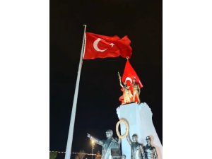 HATAY’DA BAYRAKLAR FIRTINA NEDENİYLE GEÇİCİ OLARAK İNDİRİLDİ