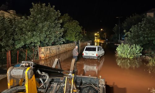 ANTALYA'DA KUVVETLİ SAĞANAK, SEL VE SU BASKINLARINA NEDEN OLDU