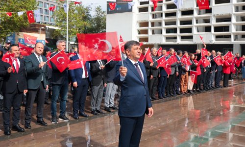BÜYÜKŞEHİR'DE CUMHURİYET BAYRAMI KUTLAMASI