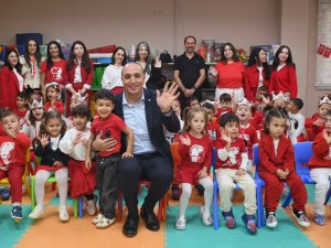 BAŞKAN KOTAN, CUMHURİYET BAYRAMI'NI ÇOCUKLARLA KUTLADI