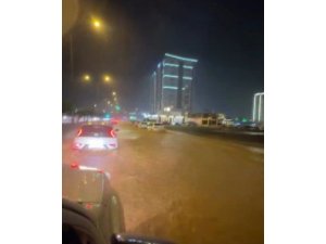 KAHRAMANMARAŞ’TA SAĞANAK BAZI YOLLARI GÖLE ÇEVİRDİ