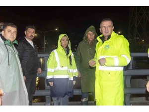 BAŞKAN VEKİLİ GENÇ, AŞIRI YAĞIŞTAN ETKİLENEN MAHALLELERDE İNCELEMELERDE BULUNDU