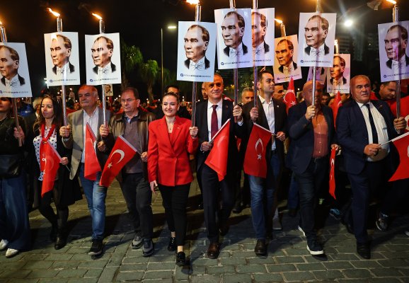 ÖZDEMİR: "CUMHURİYET BİZİM ORTAK DEĞERİMİZ, ÖZGÜRLÜĞÜMÜZ VE GELECEĞİMİZDİR"