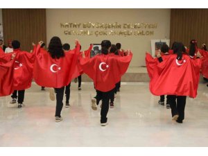 KIRIKHAN’DA ÇOK AMAÇLI SALONDA CUMHURİYET BAYRAMI KUTLANDI