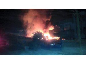 Antalya'da 3 ev yandı