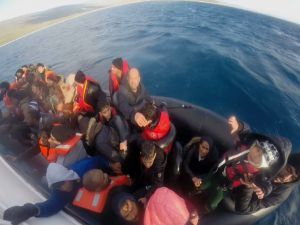 İzmir’de 50 Kaçak Göçmen Yakalandı