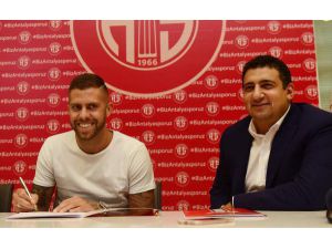 Antalyaspor Menez'le 3 yıllık sözleşme imzaladı